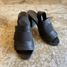 画像1: BACK DECORATIVE RUBBER BAND HEEL SANDAL / 25cm (1)