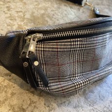 画像4: GLEN CHECK PATTERN WAIST POUCH (4)