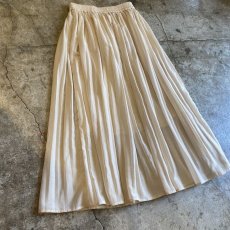 画像3: WHITE COLOR PLEATED LONG SKIRT / W25~W29 (3)