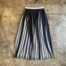 画像2: 2TONE MONOCHROME PLEATED SKIRT / W26 (2)