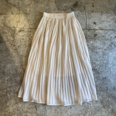 画像2: WHITE COLOR PLEATED LONG SKIRT / W25~W29 (2)