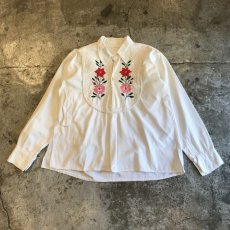 画像1: OLD COLOR FLOWER EMBROIDERY TOPS / Ladies M (1)