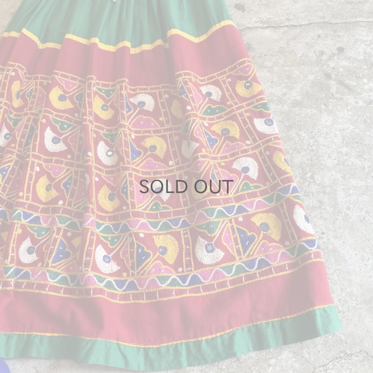 画像6: OLD EMBROIDERY NATIVE TIERED SKIRT / FREE (6)