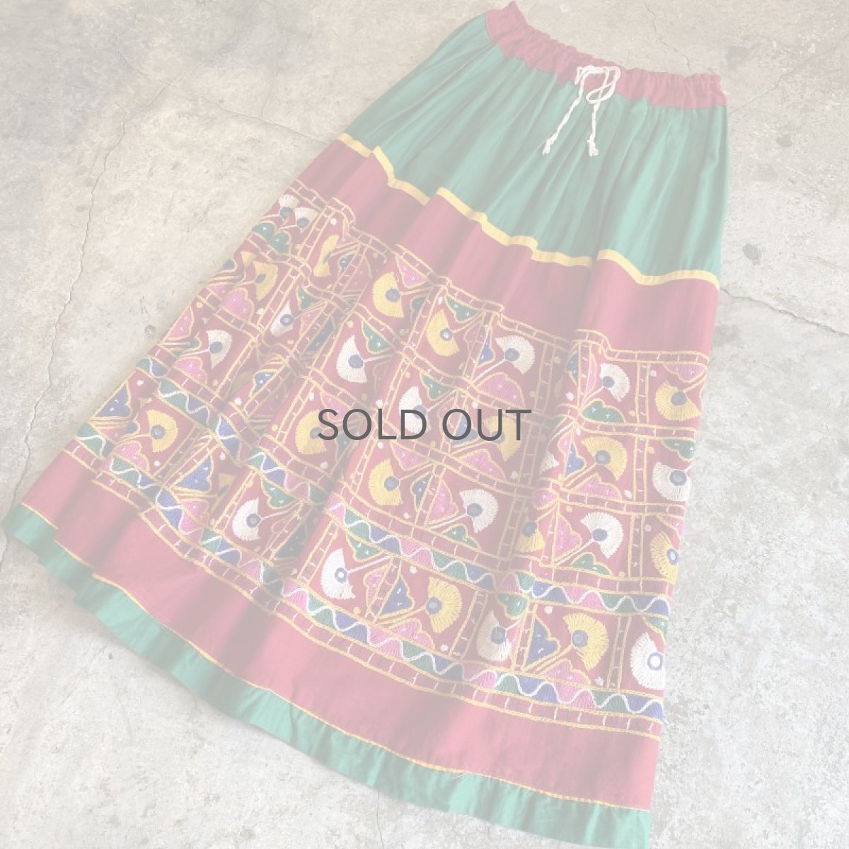 画像3: OLD EMBROIDERY NATIVE TIERED SKIRT / FREE (3)