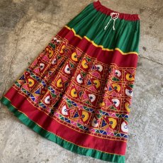 画像3: OLD EMBROIDERY NATIVE TIERED SKIRT / FREE (3)