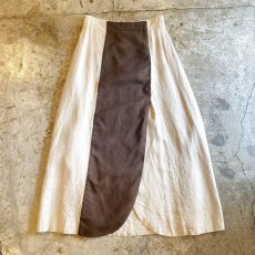 画像1: BICOLOR TRAPEZE LINEN SKIRT / W26~W27 (1)