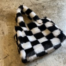 画像3: CHECKER FLAG PATTERN FUR HAND BAG (3)