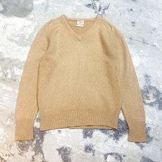 画像1: 50~60's CAMELHAIR V-NECK KNIT SWEATER / Mens M~L / MADE IN ENGLAND (1)