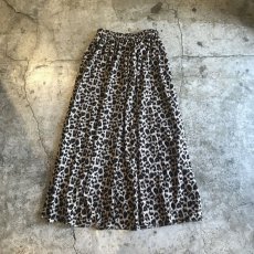 画像2: ALL OVER LEOPARD PATTERN FLARE DESIGN SKIRT / W23~W31 (2)