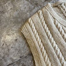 画像9: BEIGE COLOR V NECK ARAN DESIGN KNIT VEST / Ladies L (9)