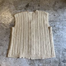 画像2: BEIGE COLOR V NECK ARAN DESIGN KNIT VEST / Ladies L (2)