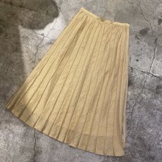 画像4: SHINY GOLD COLOR PLEATED FLARE SKIRT / W26 (4)