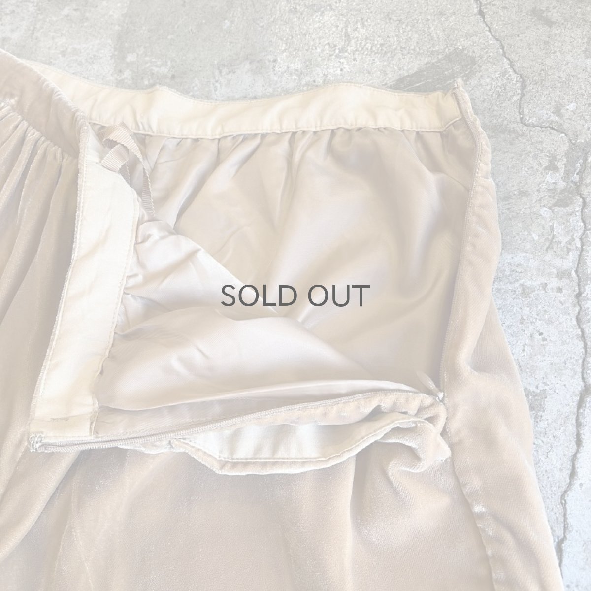 画像7: CAMEL COLOR VOLUME WIDE DESIGN HI WAIST VELVET PANTS /W20~W25 (7)