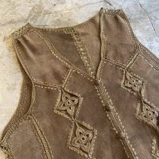 画像3: PATCHWORK CROCHET DESIGN BROWN COLOR SUEDE LEATHER VEST / Ladies M (3)