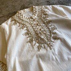 画像3: NATURAL COLOR NATIVE DESIGN EMBROIDERY S/S TOPS / Ladies L (3)