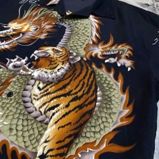 画像4: TIGER & DRAGON PATTERN S/S SHIRT / Mens L (4)