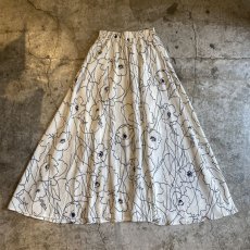 画像1: FLORAL PATTERN DESIGN FLARE LONG SKIRT / W22~W29 (1)