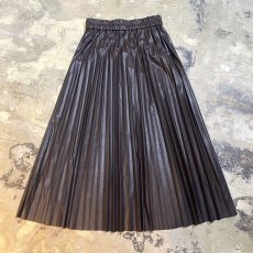 画像2: FAUX LEATHER DARK BROWN COLOR PLEATED SKIRT / W26~W35 (2)