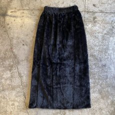 画像1: BLACK COLOR SHAGGY FAUX FUR BACK SLIT SKIRT / W23~W29 (1)