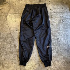 画像2: 【NIKE】POINT EMBROIDERY DESIGN NYLON JOGGER PANTS / W25~W33 (2)