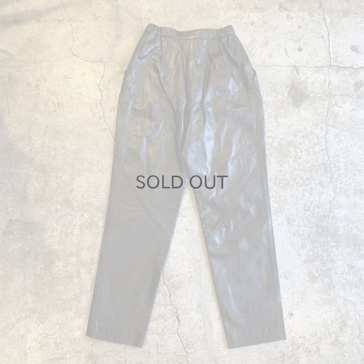 画像2: LEATHER BLACK COLOR SIDE ELASTIC WAIST DESIGN TAPERED PANTS / W22~W26 (2)