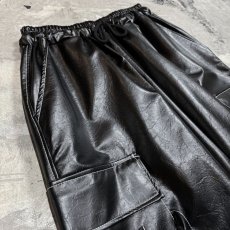 画像3: 【WONDERGROUND】FAUX PATENT LEATHER CARGO PANTS / OS (3)