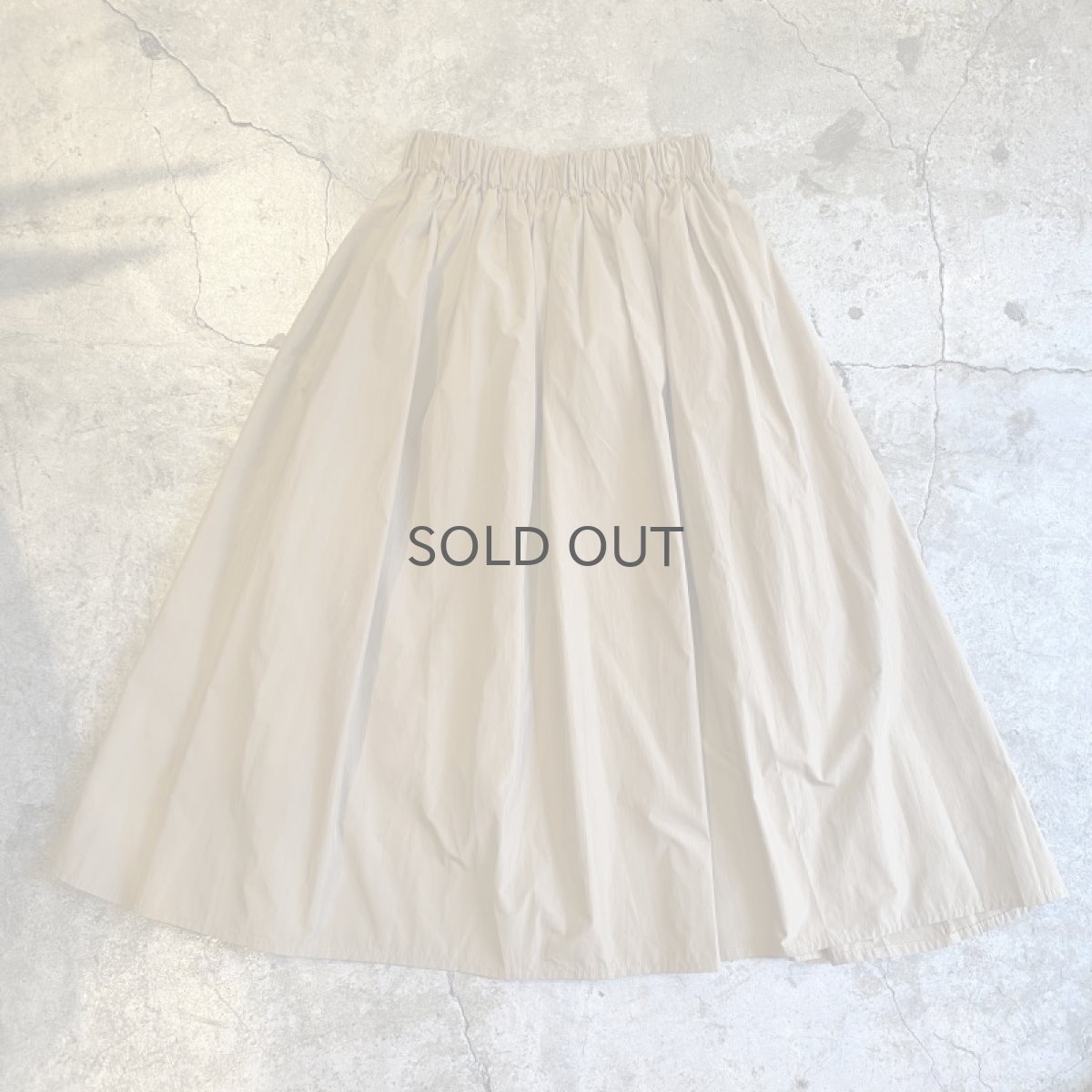 画像2: BEIGE COLOR NYLON FLARE LONG SKIRT / W27~W35 (2)