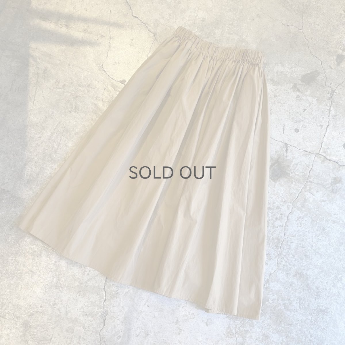 画像4: BEIGE COLOR NYLON FLARE LONG SKIRT / W27~W35 (4)
