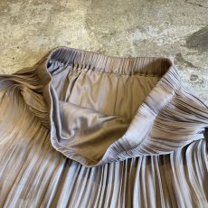 画像7: LUSTER BEIGE COLOR PLEATED LONG SKIRT / W24~W31 (7)