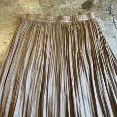 画像5: LUSTER BEIGE COLOR PLEATED LONG SKIRT / W24~W31 (5)