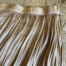 画像10: LUSTER BEIGE COLOR PLEATED LONG SKIRT / W24~W31 (10)