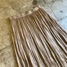 画像3: LUSTER BEIGE COLOR PLEATED LONG SKIRT / W24~W31 (3)