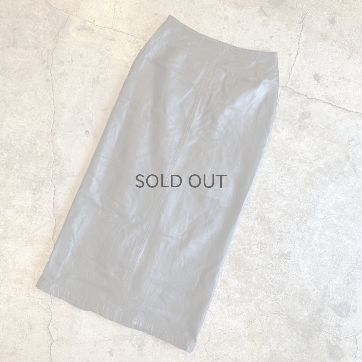 画像4: LEATHER BLACK COLOR BACK SLIT SKIRT / W28 (4)