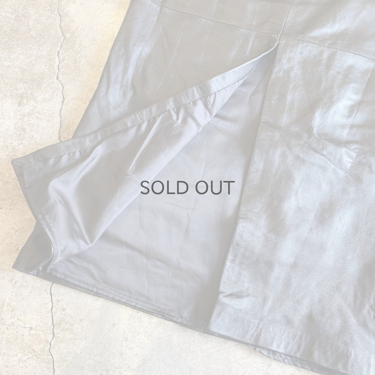 画像8: LEATHER BLACK COLOR BACK SLIT SKIRT / W28 (8)