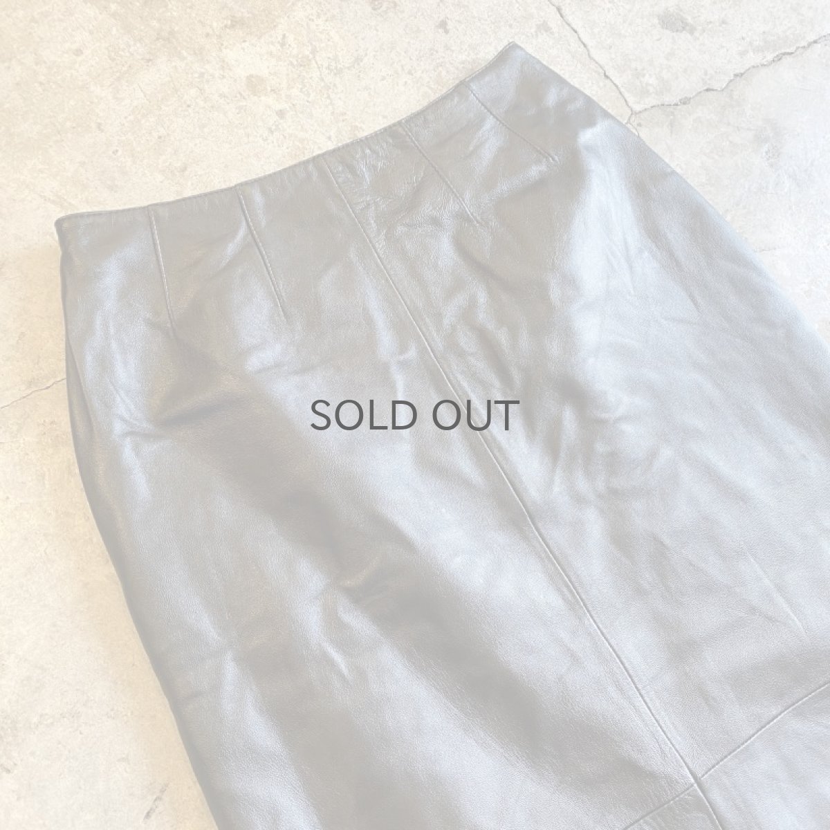 画像3: LEATHER BLACK COLOR BACK SLIT SKIRT / W28 (3)