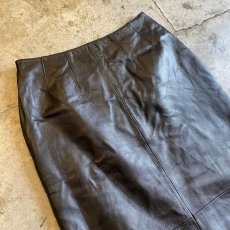 画像3: LEATHER BLACK COLOR BACK SLIT SKIRT / W28 (3)