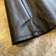 画像3: BLACK COLOR FAUX LEATHER FLARE DESIGN SKIRT / W25~W29 (3)