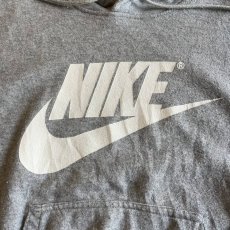 画像9: 【NIKE】GREY COLOR FRONT PRINTED DESIGN SWEAT HOODIE / Ladies M (9)