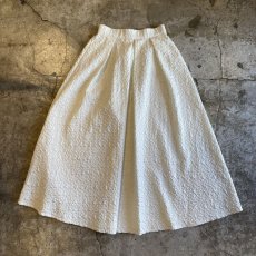 画像1: EMBOSS DESIGN FLARE VOLUME SKIRT / W24~W29 (1)