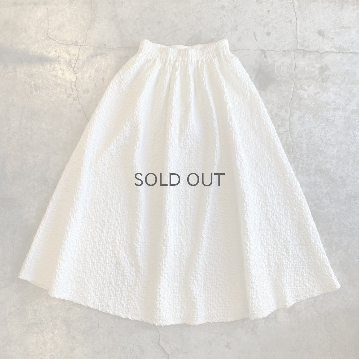 画像2: EMBOSS DESIGN FLARE VOLUME SKIRT / W24~W29 (2)