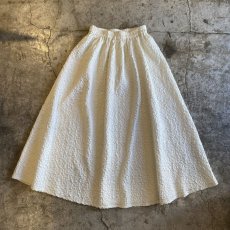 画像2: EMBOSS DESIGN FLARE VOLUME SKIRT / W24~W29 (2)