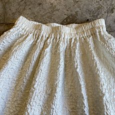 画像9: EMBOSS DESIGN FLARE VOLUME SKIRT / W24~W29 (9)