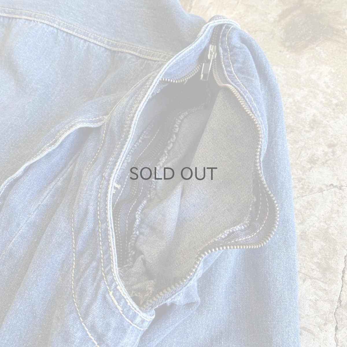 画像8: 90's BLUE DENIM 2WAY SHOULDER ZIP DESIGN JACKET / Ladies M (8)