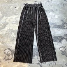 画像1: PLEATED WIDE SILHOUETTE VELOUR PANTS / W25~ (1)