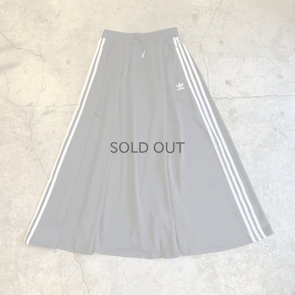 画像1: 【adidas】SIDE 3 LINE DESIGN FLARE LONG SKIRT / W25~W32 (1)