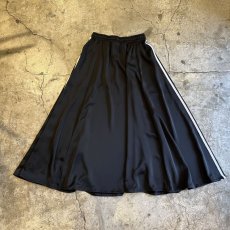 画像2: 【adidas】SIDE 3 LINE DESIGN FLARE LONG SKIRT / W25~W32 (2)