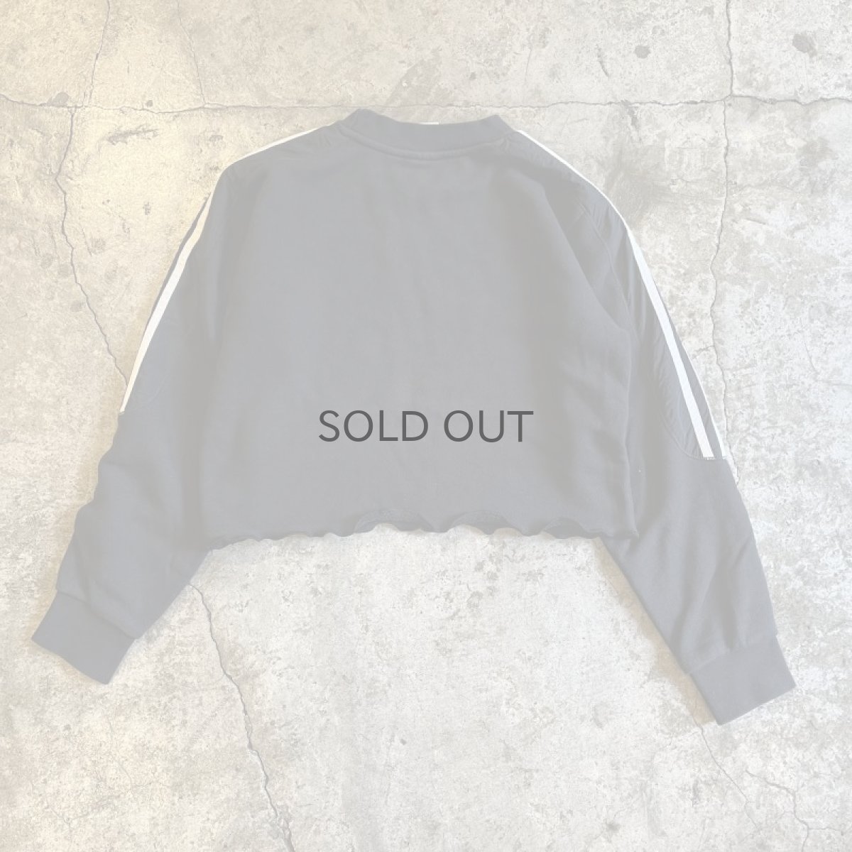 画像2: 【adidas】SLEEVE STRIPE PATCH DESIGN SHORT L/S SWEAT / Ladies S (2)