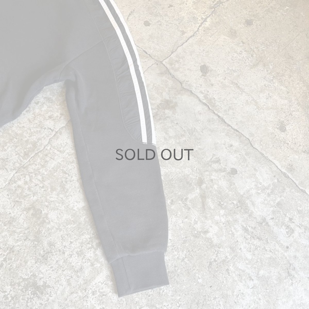 画像6: 【adidas】SLEEVE STRIPE PATCH DESIGN SHORT L/S SWEAT / Ladies S (6)