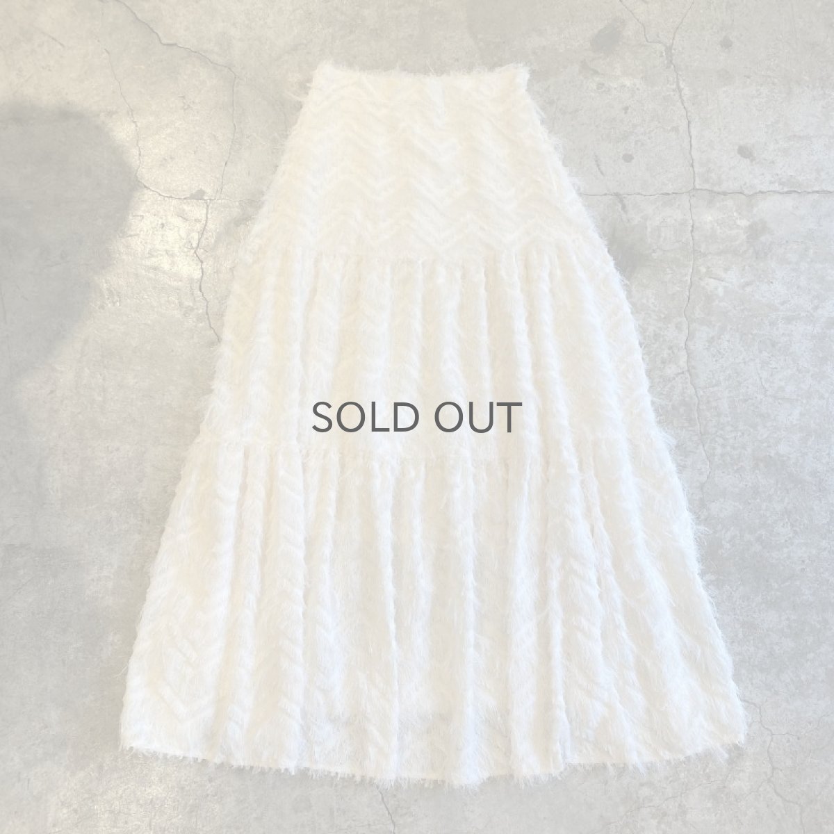 画像1: WHITE COLOR FEATHER FRINGE DESIGN TIERED LONG SKIRT / W25~W28 (1)