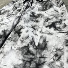 画像4: 【WONDERGROUND】MARBLING PATTERN CARGO WIDE PANTS / OS (4)